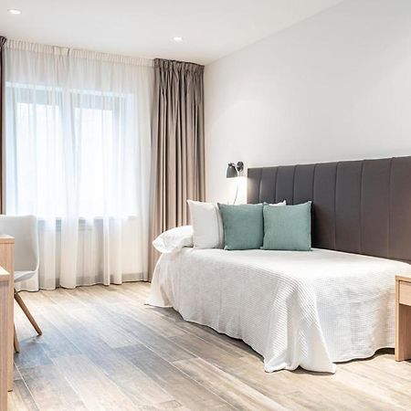 Met Pamplona Hotell Exteriör bild