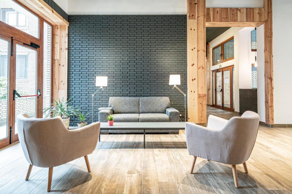 Met Pamplona Hotell Exteriör bild