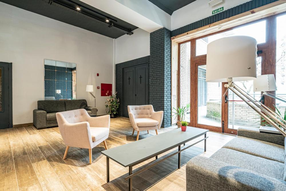 Met Pamplona Hotell Exteriör bild
