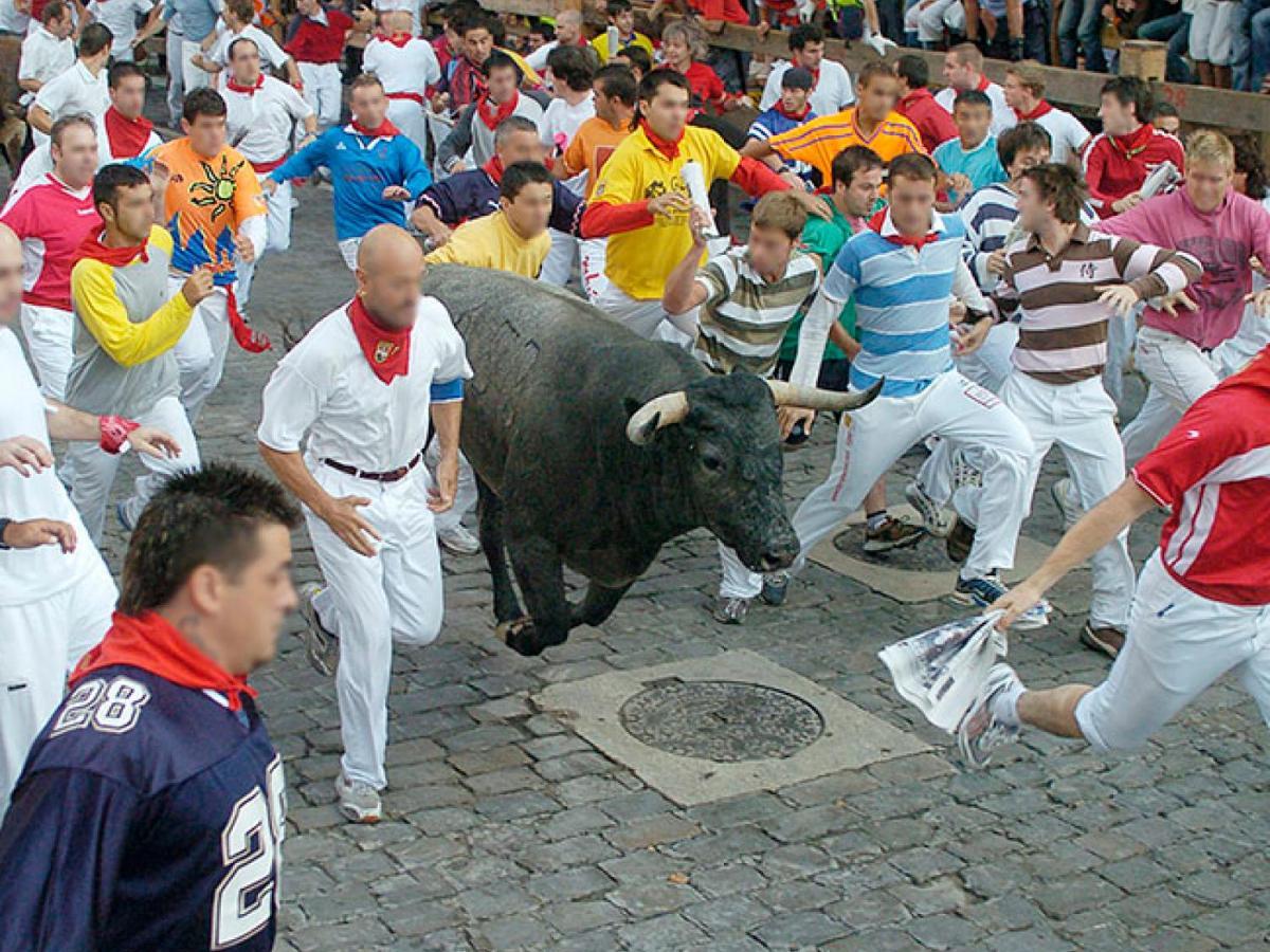 Met Pamplona Hotell Exteriör bild