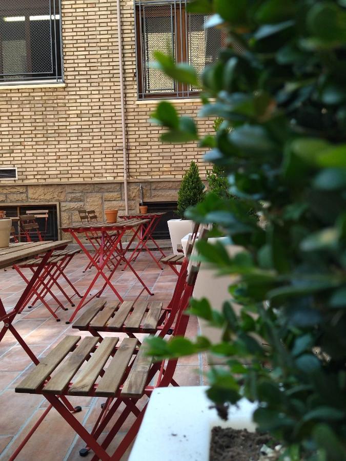 Met Pamplona Hotell Exteriör bild
