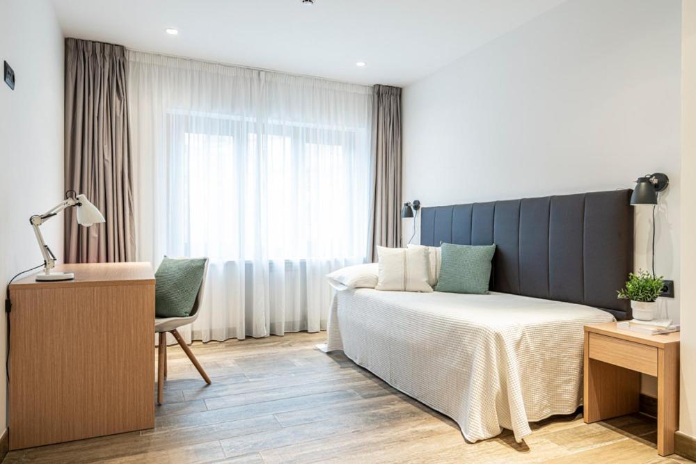 Met Pamplona Hotell Exteriör bild