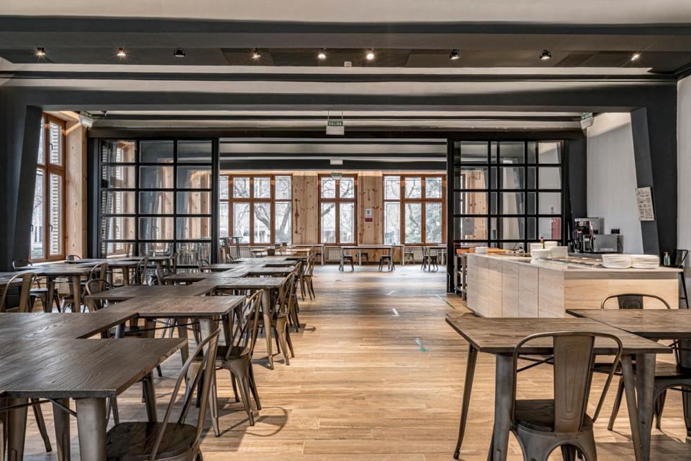 Met Pamplona Hotell Exteriör bild
